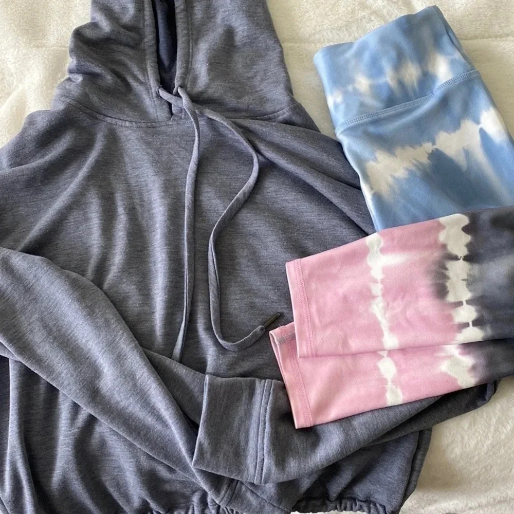 Wildfox Set hooded top and matching high rise tie dye leggings size small
